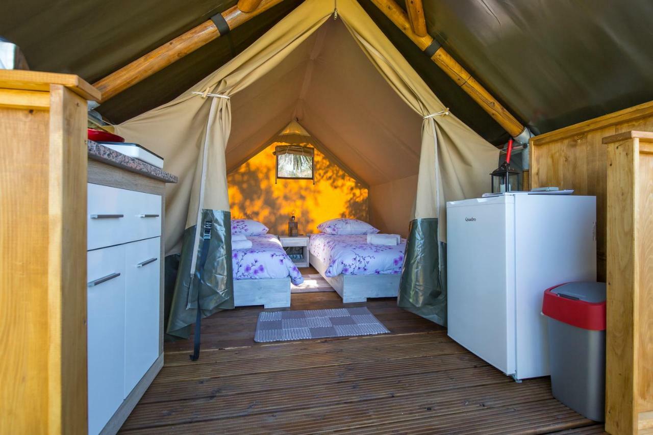 Kamp Romantik - Glamping Лабин Екстериор снимка